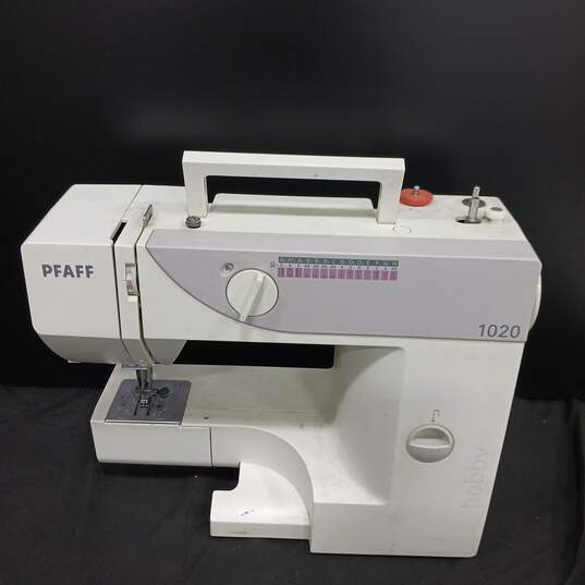 Pfaff 1120 Electric Sewing Machine w/Pedal image number 2