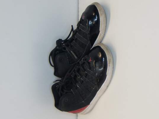 Air Jordan Max Aura Black, Red Boy's Size 10C image number 3