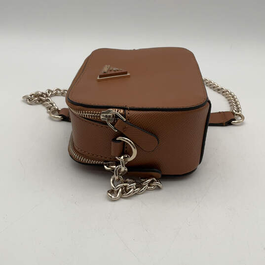 Womens Noelle Brown Leather Inner Pockets Chain Strap Zipper Crossbody Bag image number 3