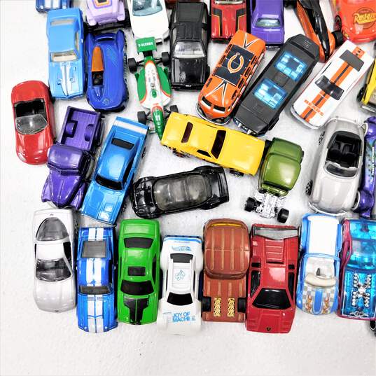 Lot of 75 Assorted Die Cast Toy Cars Matchbox Hot Wheels Maisto + image number 5