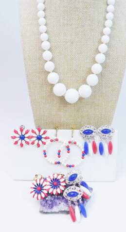 Vintage Emmons & Fashion Red White Blue Americana Clip-On Earrings & Graduated Beaded Necklace 108.0g