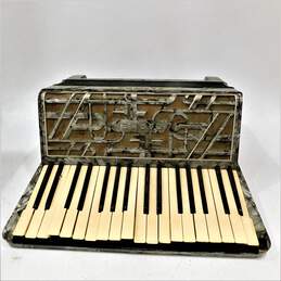 VNTG Carmen Brand 34 Key/48 Button Piano Accordion w/ Case (Parts and Repair) alternative image