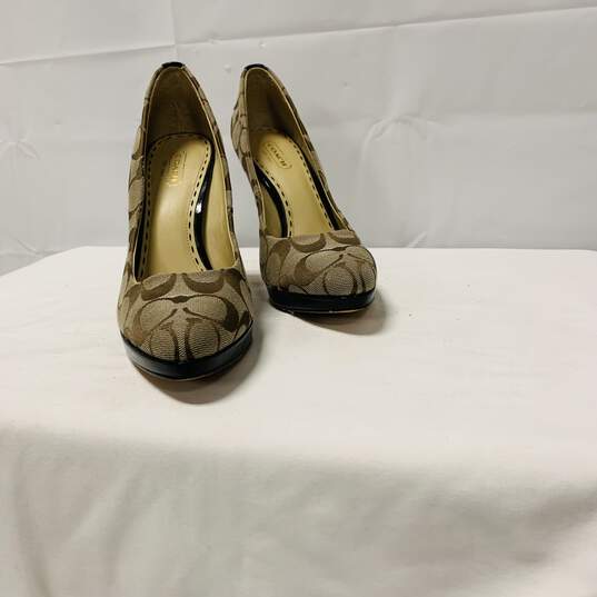 Beige and Gold Coach Pump High Heels Certified Authenticated Size:7.5 image number 1