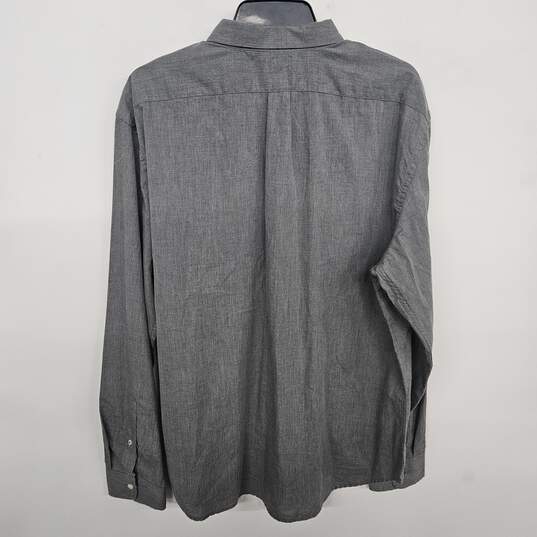Old Navy Gray Long Sleeve Button Up image number 2