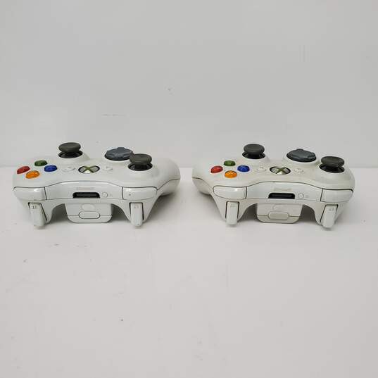 Pair of Official Microsoft Xbox 360 White Wireless Game Controllers / Untested image number 2