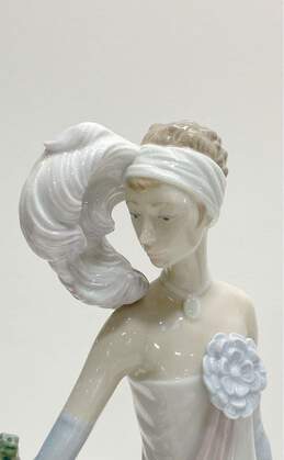 Lladro Porcelain Socialite of the 20's Glaze Finish 13.5 in Tall Statute #5283 alternative image
