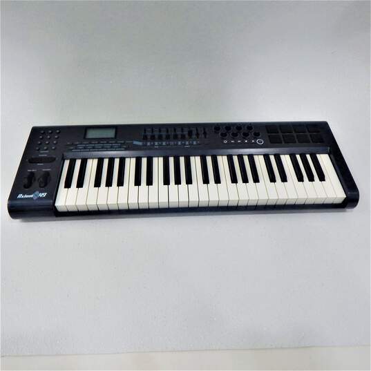 M-Audio Axiom 49 Semi-Weighted USB MIDI Controller image number 1