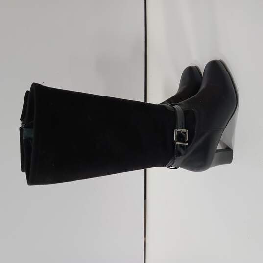 Women's Black Leather Shin High Boots Size 8 image number 4