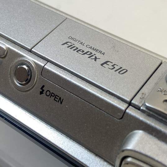 Fujifilm FinePix E510 5.2MP Digital Camera image number 2