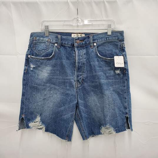 NWT Free People WM's Distressed Cotton Blue Denim Jean Shorts Size 31 image number 1