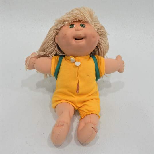 Vintage Cabbage Patch Kid Feed Me Doll w/ Backpack Blonde Girl image number 1