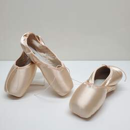 Lot of 2 Pairs Capezio Ballet Dance Pointe Shoes Size 7M/ 7.5M #121