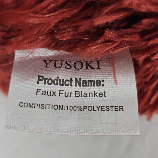 YUSOKI Red Faux Fur Throw Blanket image number 3