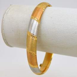 14K Tri Color Gold Brushed & Diamond Cut Diagonal Etched Hinged Bangle Bracelet 10.0g alternative image