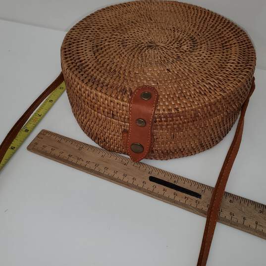 Woven Hinged Basket Purse w/ Leather Snap Closure image number 2