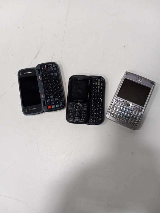 Bundle of 3 Basic Phones w/ Keyboards image number 1