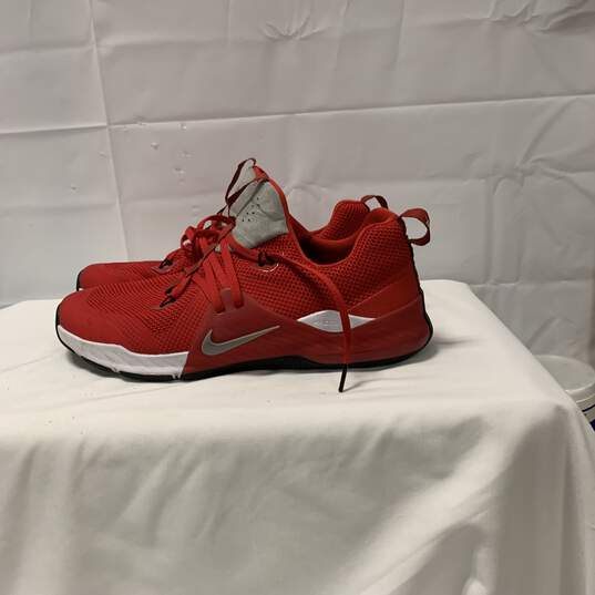 Men's Red and White Nike Ohio State Basketball Shoes Size: 11.5 image number 2