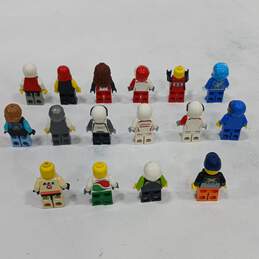 Bundle of Assorted Racers Lego Minifigures alternative image