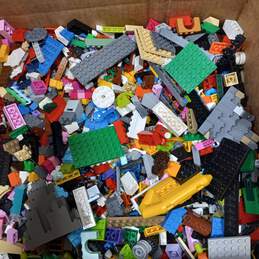 8lbs of Assorted Lego Building Blocks