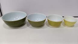Set of 4 Assorted Vintage Pyrex Green & Yellow Nesting Baking/Mixing Bowls