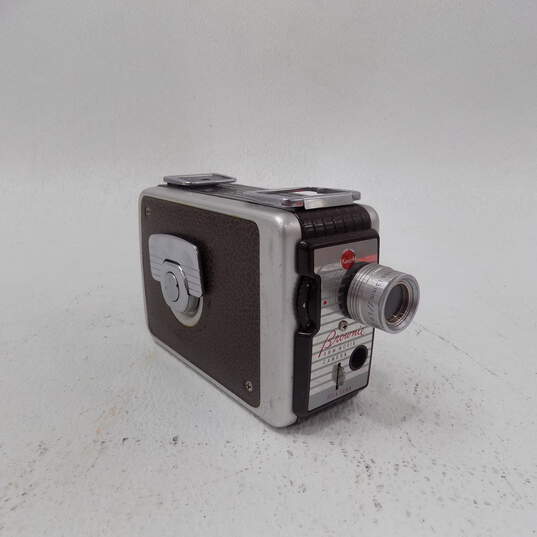 Vintage 1960s Eastman Kodak Brownie 8mm Movie Camera W/ Manual + Leather Case image number 2