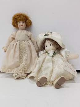 Bundle of 2 Assorted Vintage Mini Dolls