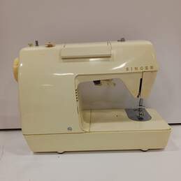 Vintage Singer Genie Lightweight Portable Zig-Zag 353 Sewing Machine In Case alternative image