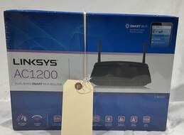 Linksys Dual-Band Wireless AC1200 Smart Wi-Fi Router New