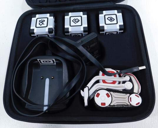 Anki Cozmo AI Robot Interactive Toy With Case image number 2