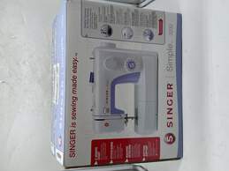 Simple 3232 White Auto Needle Threader Electrical Sewing Machine Not Tested alternative image