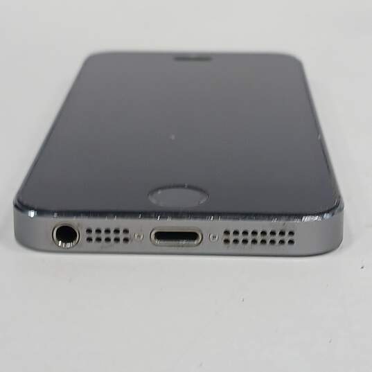 Apple iPhone 5s image number 4