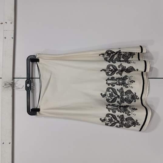 Women's White House Black Market Embroidered Skirt Size 4 image number 1