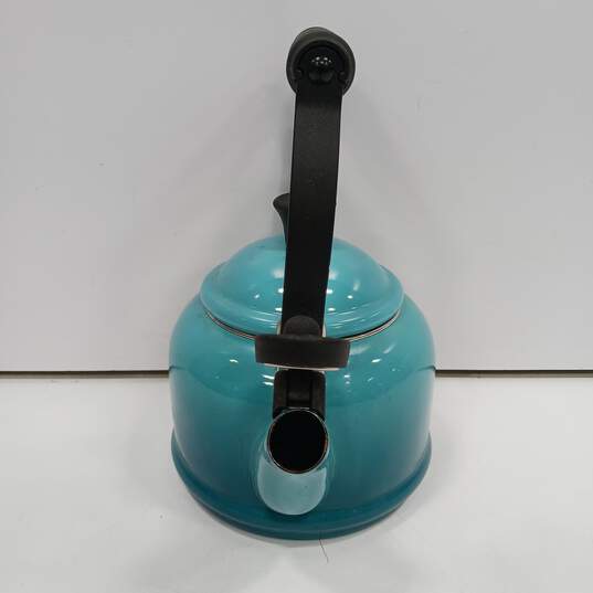 Le Creuset Classic Whistling Tea Kettle image number 4