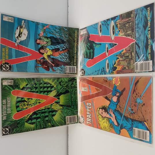 DC V Comic Book Lot image number 2