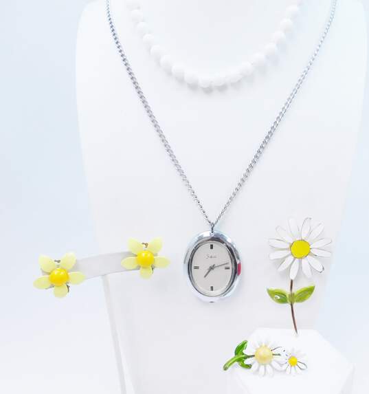 Vintage Sheffield Watch w/ Milk Glass & Daisy Mod Flower Costume Jewelry 96.8g image number 1