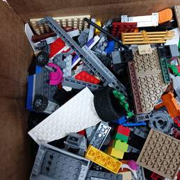 8.4lb Bundle of Mixed Variety Lego Building Bricks and Pieces alternative image