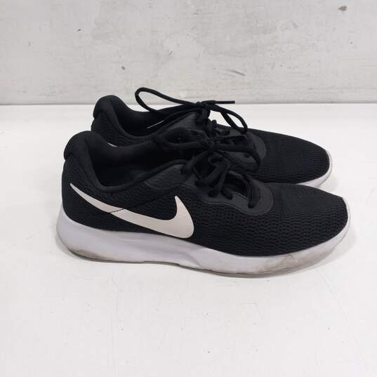 Nike Tanjun Men's Black & White Sneakers Size 10 image number 4