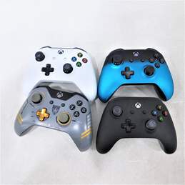 Lot of 8 Xbox One Controllers alternative image