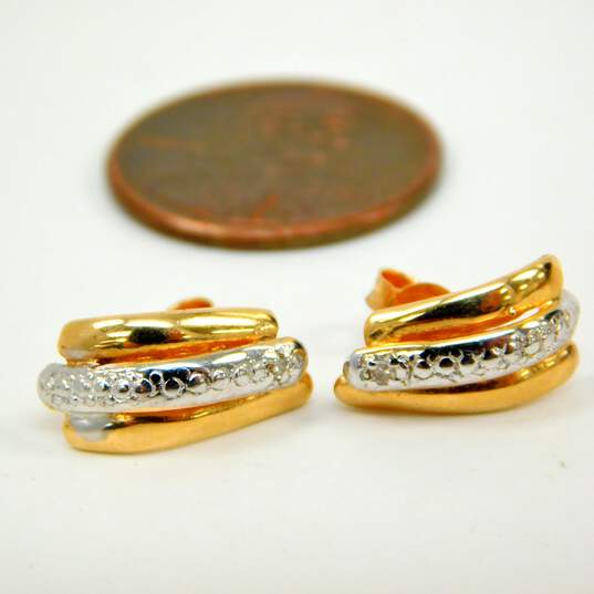 14K Yellow Gold Diamond Accent Ridge Earrings 1.6g image number 5