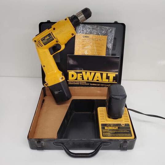 UNTESTED DeWalt DW945 Versa-Clutch Cordless 3/8" Drill/Driver in Metal Case P/R image number 1