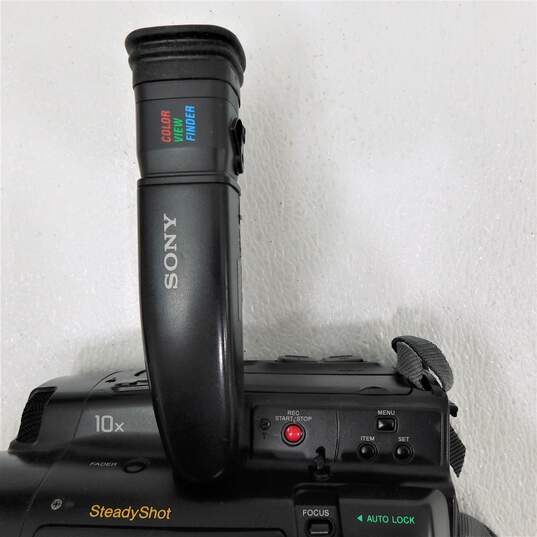 Sony Hi-8 CCD-TR9 Camcorder W/ Batteries Charger & Case image number 10
