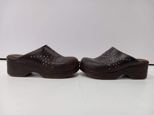 White Mountain Women's Brown Leather Slip-On Clogs image number 3
