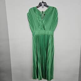 Green Pleated V Neck Sleeveless Dress