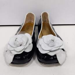 Taryn Rose Women's F874 Black And White Rose Flats Size 6.5 (EU Size 37.5M)