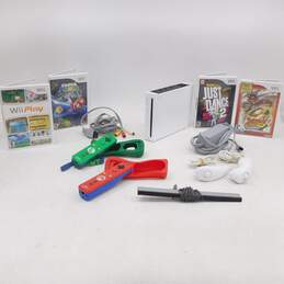 Nintendo WII w/ 4 Games Mario Strikers Charged