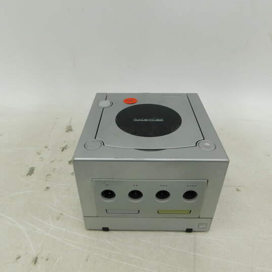 Nintendo Game Cube w/ 2 Games image number 4