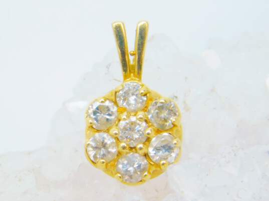 14K Yellow Gold 0.42 CTTW Round Diamond Cluster Flower Pendant 1.1g image number 1