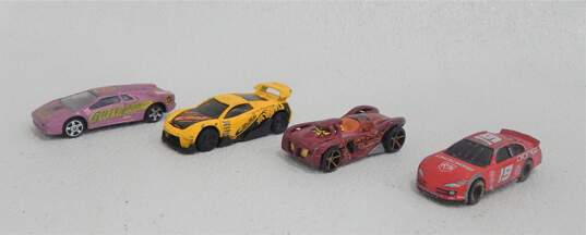 Miscellaneous Lot Of Die Cast Cars Hot Wheels Matchbox Maisto image number 2