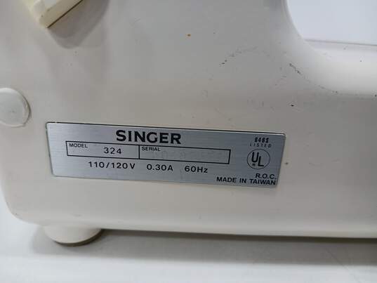 Singer 324 Sewing Machine image number 5