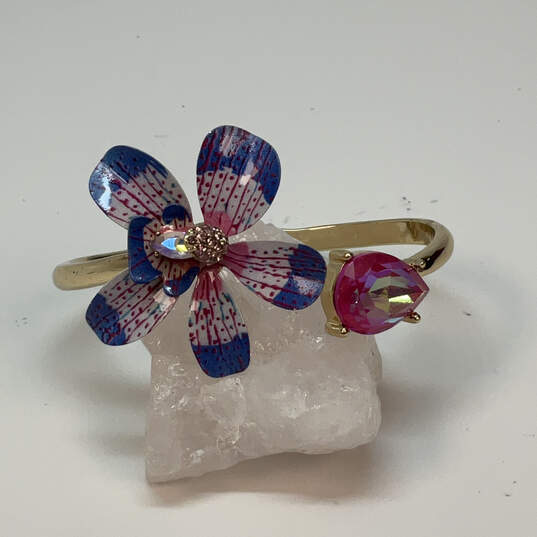 Designer Betsey Johnson Gold-Tone Jungle Orchid Flower Bangle Bracelet image number 1